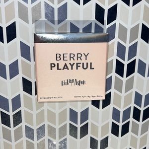 Red Aspen Berry Playful Eyeshadow Pallete